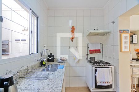 Casa à venda com 131m², 2 quartos e 2 vagas Casa à venda com 131m², 2 quartos e 2 vagasCozinha