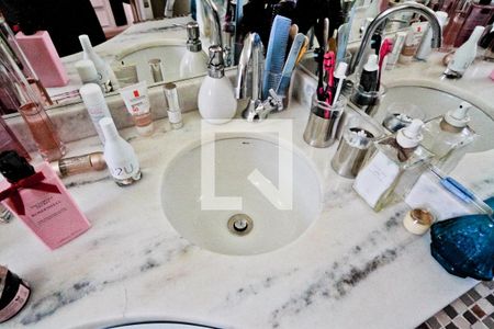 Casa à venda com 131m², 2 quartos e 2 vagas Casa à venda com 131m², 2 quartos e 2 vagasBanheiro da Suíte