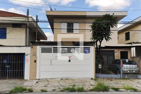 Casa à venda com 131m², 2 quartos e 2 vagas Casa à venda com 131m², 2 quartos e 2 vagasFachada