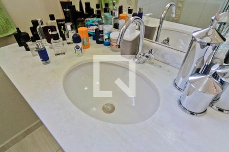 Casa à venda com 131m², 2 quartos e 2 vagas Casa à venda com 131m², 2 quartos e 2 vagasBanheiro