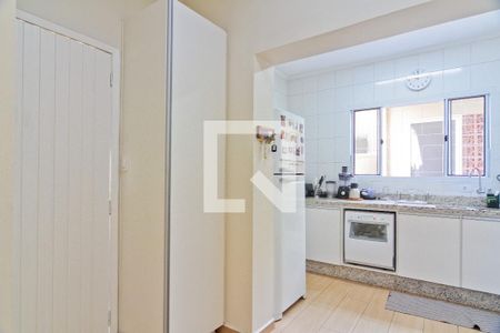 Casa à venda com 131m², 2 quartos e 2 vagas Casa à venda com 131m², 2 quartos e 2 vagasCozinha