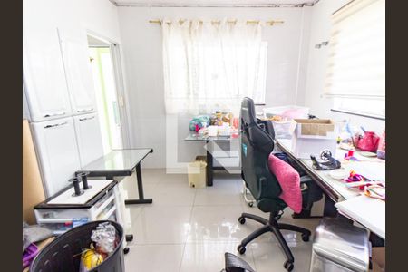 Casa à venda com 217m², 4 quartos e 2 vagasEscritório