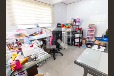 Casa à venda com 217m², 4 quartos e 2 vagasEscritório