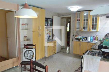 Casa de condomínio para alugar com 230m², 6 quartos e 2 vagas Casa de condomínio para alugar com 230m², 6 quartos e 2 vagasCozinha