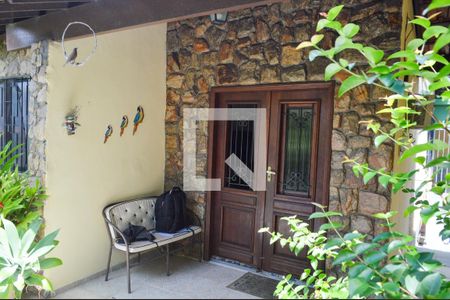 Casa de condomínio para alugar com 230m², 6 quartos e 2 vagas Casa de condomínio para alugar com 230m², 6 quartos e 2 vagasVaranda