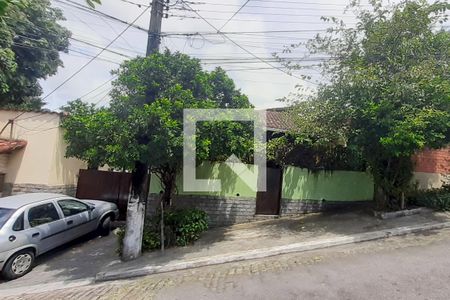 Casa de condomínio para alugar com 230m², 6 quartos e 2 vagas Casa de condomínio para alugar com 230m², 6 quartos e 2 vagasFachada