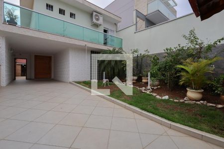 Casa à venda com 212m², 3 quartos e 3 vagasGaragem