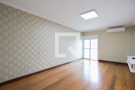 Casa à venda com 212m², 3 quartos e 3 vagasSuíte