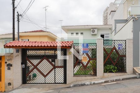 Casa à venda com 212m², 3 quartos e 3 vagasFachada + plaquinha