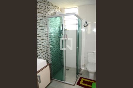 Banheiro de apartamento para alugar com 2 quartos, 48m² em Vista do Sol, Belo Horizonte