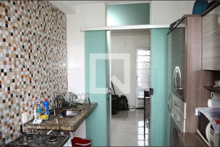 Cozinha de apartamento para alugar com 2 quartos, 48m² em Vista do Sol, Belo Horizonte