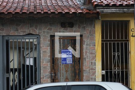 Casa para alugar com 60m², 2 quartos e sem vagaFachada do imóvel - Placa instalada no portão