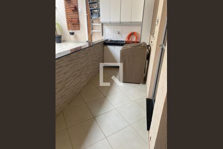 Casa à venda com 100m², 2 quartos e 2 vagas Casa à venda com 100m², 2 quartos e 2 vagasÁrea de Serviço