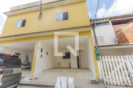 Casa de condomínio para alugar com 210m², 3 quartos e 1 vaga Casa de condomínio para alugar com 210m², 3 quartos e 1 vagaFachada
