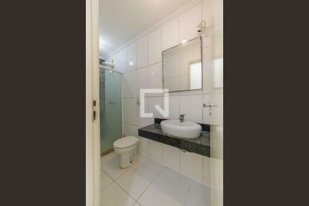 Casa de condomínio para alugar com 210m², 3 quartos e 1 vaga Casa de condomínio para alugar com 210m², 3 quartos e 1 vagaBanheiro da Suíte 2