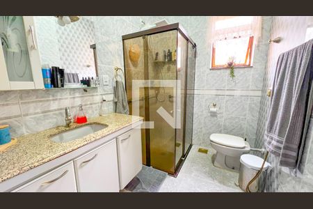 Casa à venda com 165m², 5 quartos e 3 vagas Casa à venda com 165m², 5 quartos e 3 vagasBanheiro