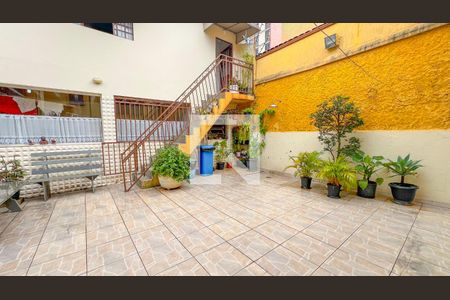 Casa à venda com 165m², 5 quartos e 3 vagas Casa à venda com 165m², 5 quartos e 3 vagasÁrea externa