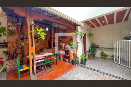 Casa à venda com 165m², 5 quartos e 3 vagas Casa à venda com 165m², 5 quartos e 3 vagasÁrea externa