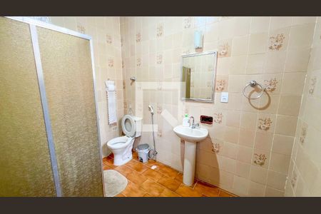 Casa à venda com 165m², 5 quartos e 3 vagas Casa à venda com 165m², 5 quartos e 3 vagasBanheiro