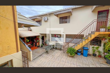 Casa à venda com 165m², 5 quartos e 3 vagas Casa à venda com 165m², 5 quartos e 3 vagasÁrea externa