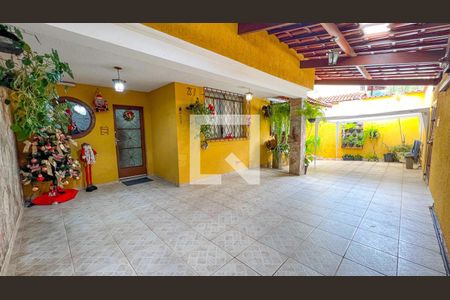 Casa à venda com 165m², 5 quartos e 3 vagas Casa à venda com 165m², 5 quartos e 3 vagasÁrea externa