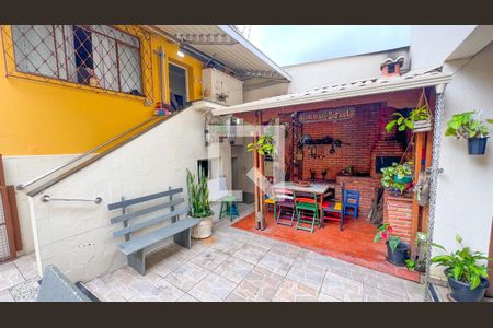 Casa à venda com 165m², 5 quartos e 3 vagas Casa à venda com 165m², 5 quartos e 3 vagasÁrea externa