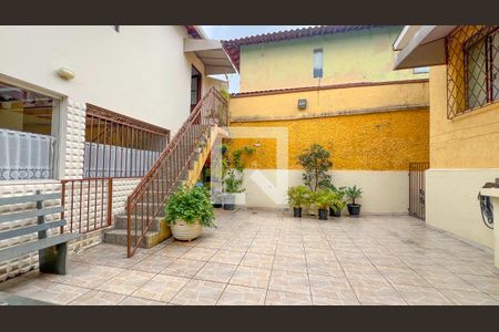 Casa à venda com 165m², 5 quartos e 3 vagas Casa à venda com 165m², 5 quartos e 3 vagasÁrea externa
