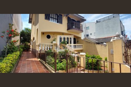 Casa para alugar com 400m², 4 quartos e 4 vagas Casa para alugar com 400m², 4 quartos e 4 vagasFachada Casa