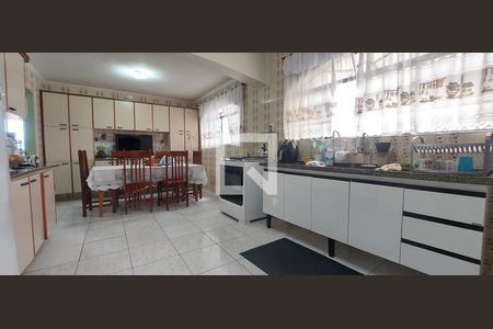 Casa para alugar com 400m², 4 quartos e 4 vagas Casa para alugar com 400m², 4 quartos e 4 vagasCozinha