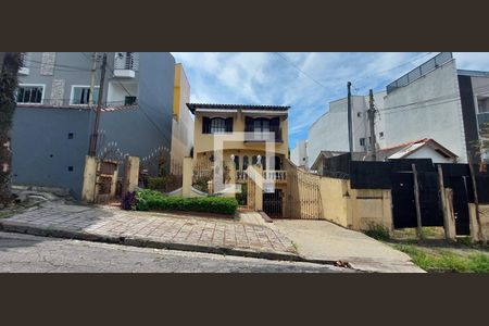 Casa para alugar com 400m², 4 quartos e 4 vagas Casa para alugar com 400m², 4 quartos e 4 vagasFachada
