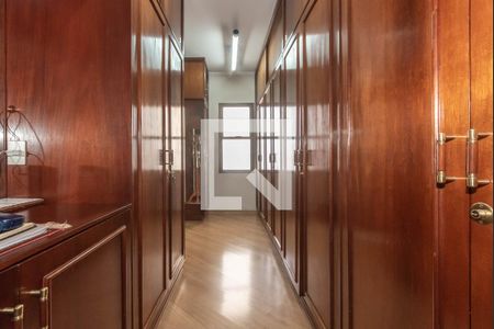 Apartamento à venda com 350m², 4 quartos e 4 vagasSuíte 1 - Closet