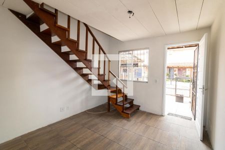 Sala de casa de condomínio à venda com 2 quartos, 50m² em Vila Nova, Porto Alegre