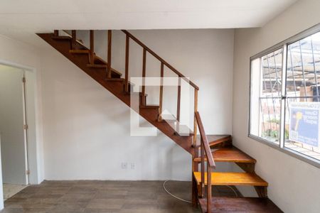 Casa de condomínio à venda com 50m², 2 quartos e 1 vagaEscada