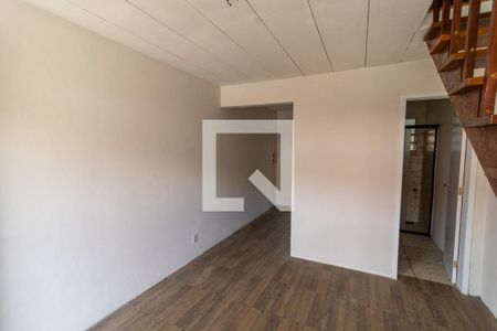 Sala de casa de condomínio à venda com 2 quartos, 50m² em Vila Nova, Porto Alegre