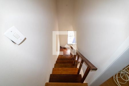 Casa de condomínio à venda com 50m², 2 quartos e 1 vagaEscada