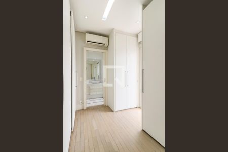 Apartamento à venda com 234m², 3 quartos e 4 vagasCloset 2 da Suíte 1