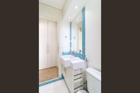 Apartamento à venda com 234m², 3 quartos e 4 vagasBanheiro da Suíte 2