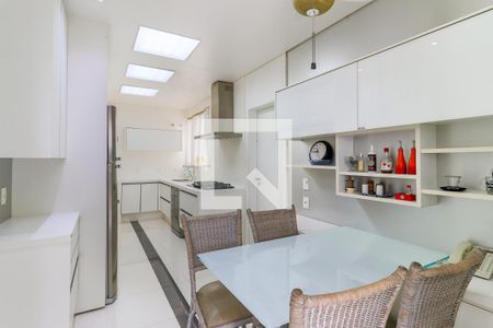 Apartamento à venda com 234m², 3 quartos e 4 vagasCozinha