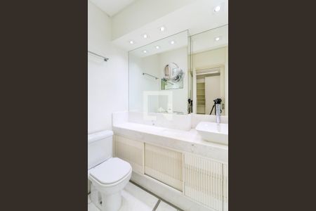 Apartamento à venda com 234m², 3 quartos e 4 vagasBanheiro 2 da Suíte 1