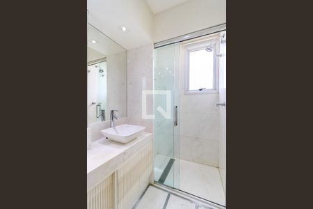 Apartamento à venda com 234m², 3 quartos e 4 vagasBanheiro 2 da Suíte 1