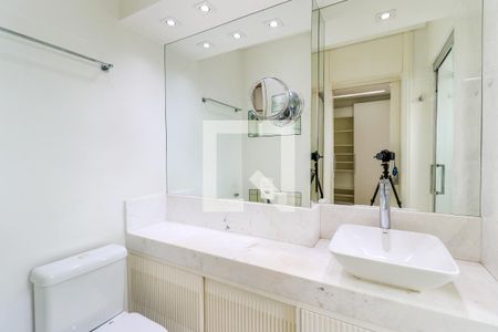 Apartamento à venda com 234m², 3 quartos e 4 vagasBanheiro 2 da Suíte 1