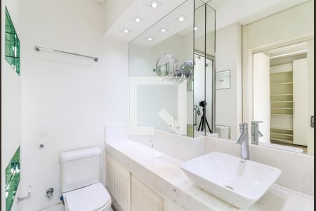 Apartamento à venda com 234m², 3 quartos e 4 vagasBanheiro 2 da Suíte 1