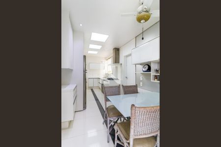Apartamento à venda com 234m², 3 quartos e 4 vagasCozinha