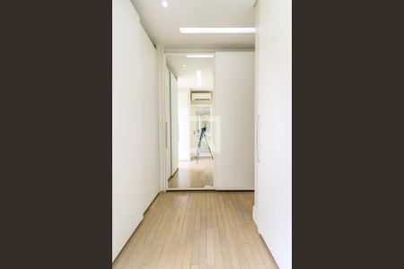 Apartamento à venda com 234m², 3 quartos e 4 vagasCloset 2 da Suíte 1