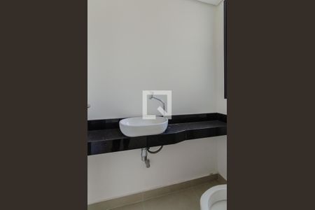 Casa de condomínio à venda com 170m², 2 quartos e 2 vagasLavabo