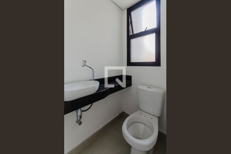 Casa de condomínio à venda com 170m², 2 quartos e 2 vagasLavabo