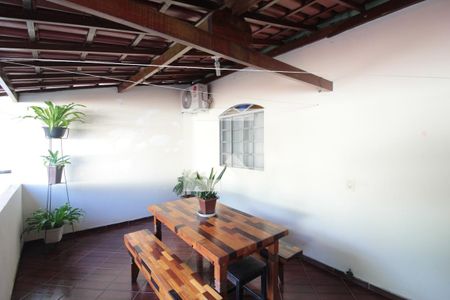 Casa à venda com 200m², 2 quartos e 3 vagasVaranda