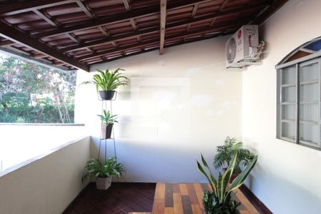 Casa à venda com 200m², 2 quartos e 3 vagasVaranda