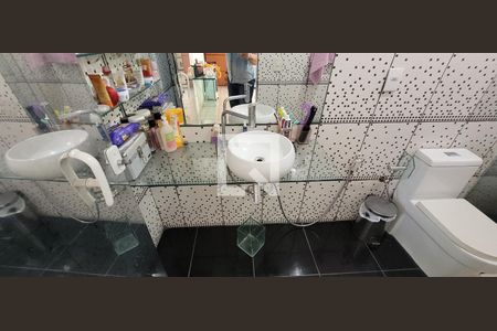 Banheiro da Suíte de casa para alugar com 2 quartos, 80m² em Vila Ursulina, Itaquaquecetuba