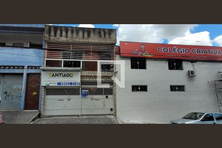 Casa para alugar com 80m², 2 quartos e 1 vaga Casa para alugar com 80m², 2 quartos e 1 vagaFachada